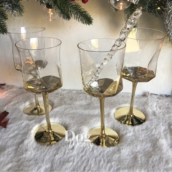 Luxe Habitat Yellow Gold Jewel Shaped Wine Glass Box Set - Picture 6 of 6